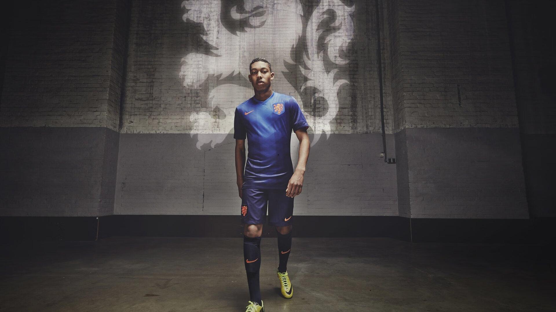 转会市场风云再起，豪门争抢新星，天价合约重塑足坛格局