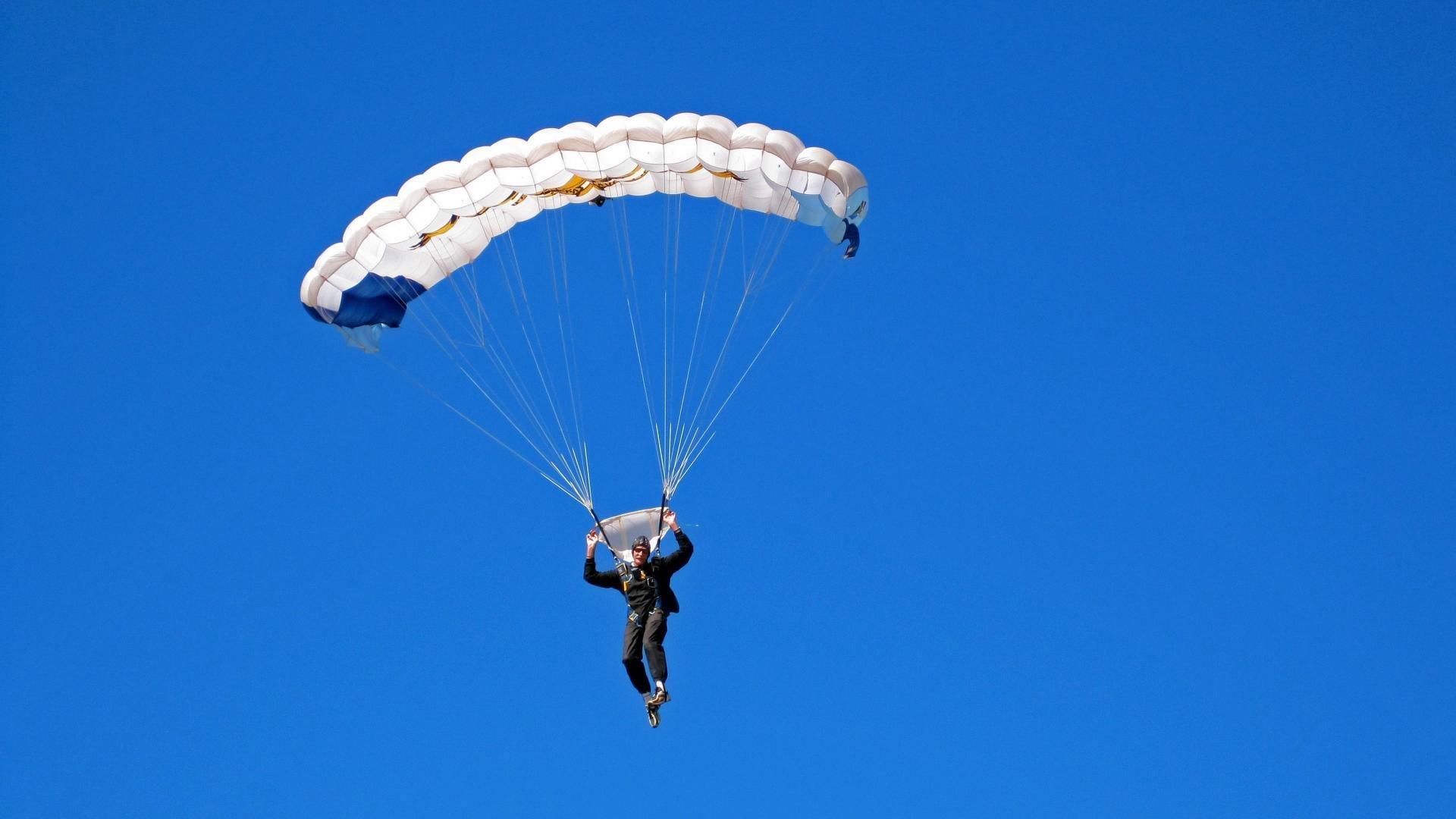 纳达尔鏖战五盘惊险晋级 法网14冠王再显红土统治力