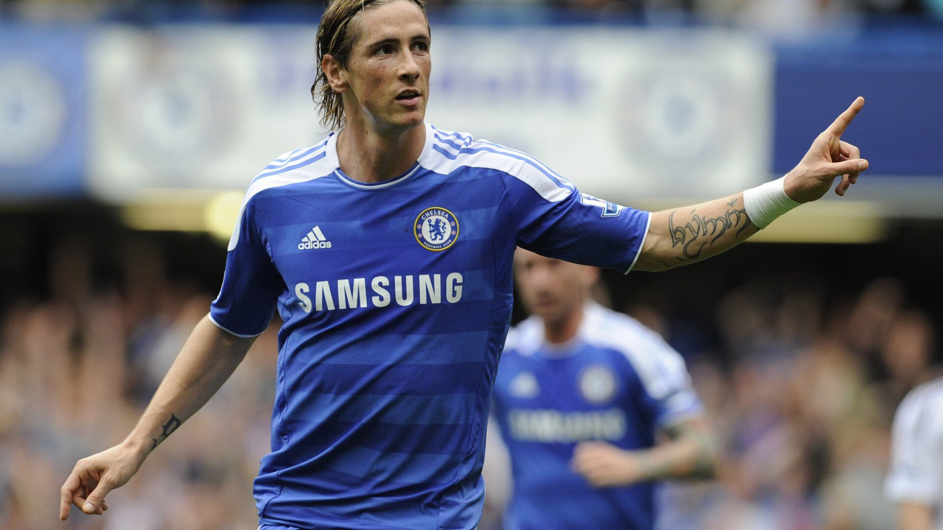 全国大学生田径锦标赛接力赛激情上演 青春速度点燃赛场